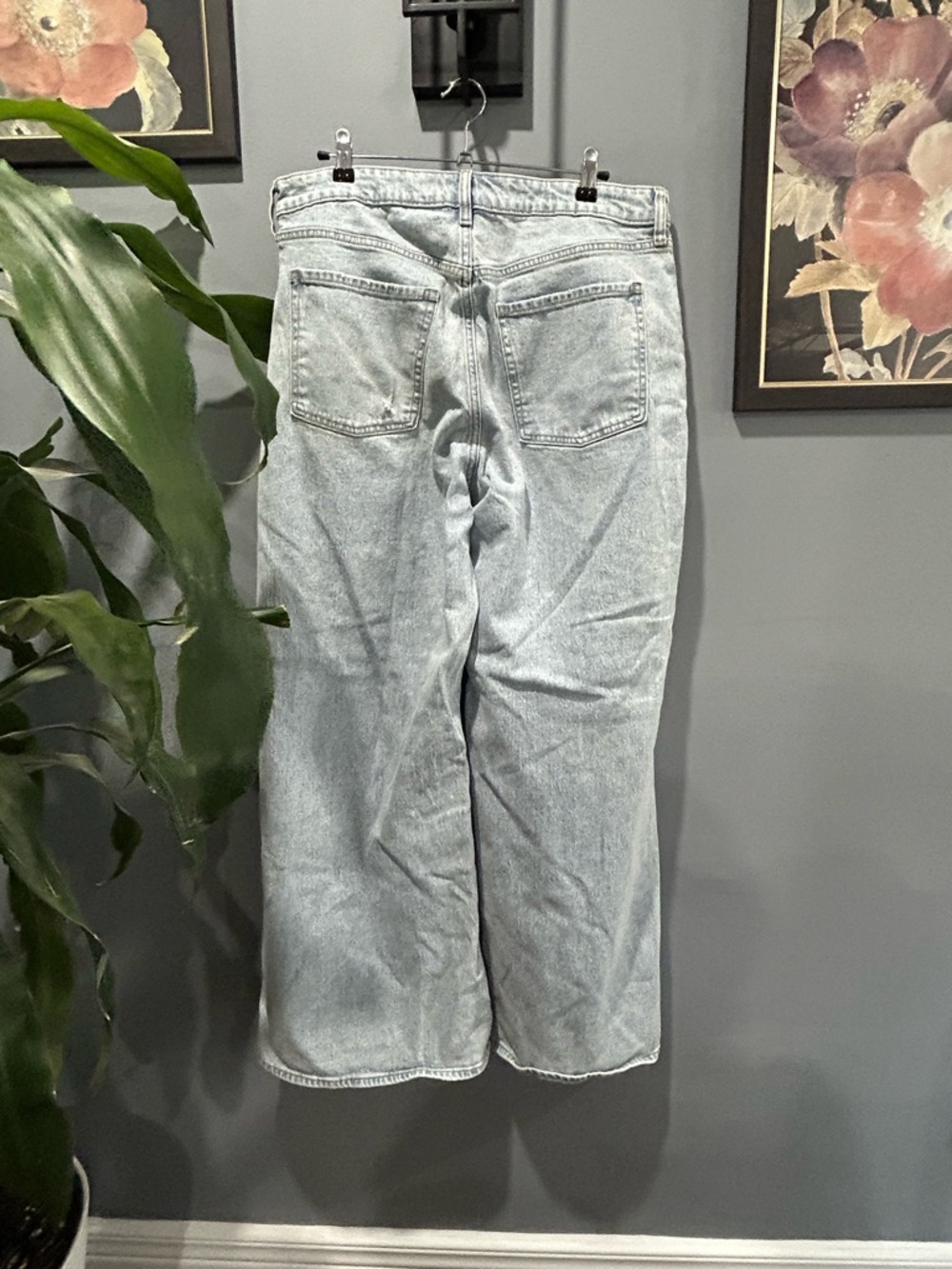 Old Navy Light Wash Extra High-Waisted Sky-Hi Wide-Leg Jeans sz 14 - Picture 2 of 4